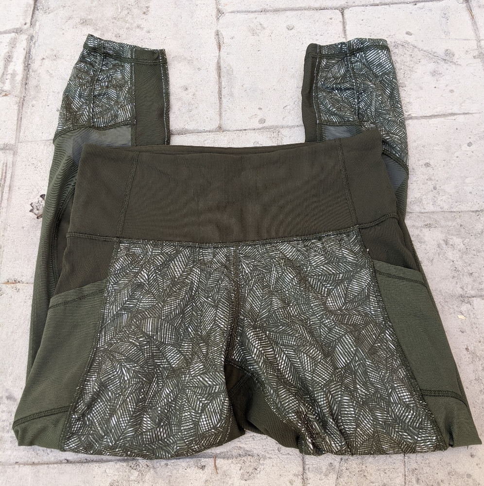 Lululemon Dark Green 7/8 Leggings Leaf Print